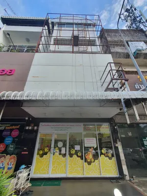 ขายอาคารพานิชย์ 3ชั้น ครึ่ง ตรงข้ามโรงแรมเจบีหาดใหญ่ ขายพร้อมผู้เช่า เดือนละ 40,000  อ.หาดใหญ่ จ.สงขลา