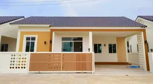 AHD1665 ให้เช่าบ้านเดี่ยวชั้นเดียว  3 ห้องนอน 2 ห้องน้ำ 1 ห้องรับแขก 1 ห้องครัว   ให้เช่าราคา 5,000 บาทต่อเดือน  ขนาดที่ดิน  30   ตรว.  