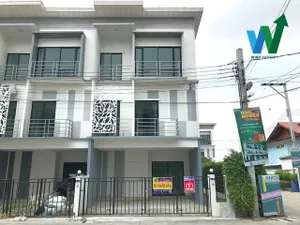 ขายบ้านทาวน์โฮม 3 ชั้น หลังมุม 23.3 ตร.ว. 3 ห้องนอน 3 ห้องน้ำ ใกล้บิ๊กซีสะพานใหม่