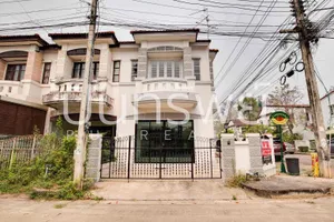 ขาย‼️ ทาวน์เฮ้าส์ สองชั้น 30 ตร.ว. หมู่บ้านบุศรินทร์ 2 โครงการ แลนด์แอนด์เฮ้าส์ ต.หนองจ๊อม อ.สันทราย จ.เชียงใหม่