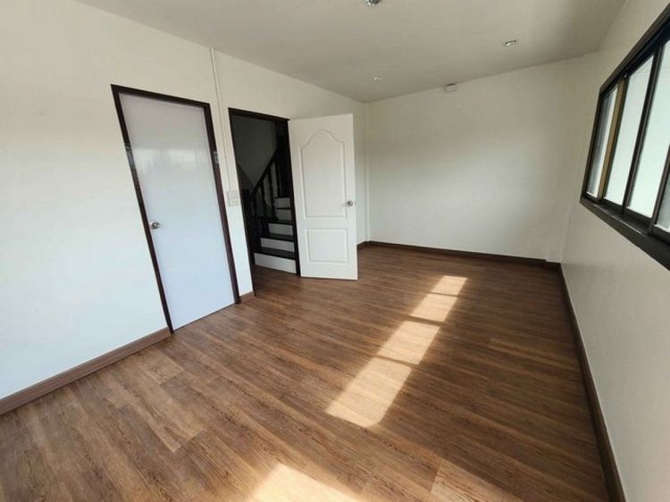 ให้เช่าบ้านทาวน์โฮม 3 ชั้น Renovate ใหม่ ซอยกรุงเทพนนทบุรี 43, ภาพที่ 4
