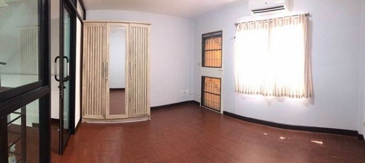 ให้เช่าทาวเฮาส์ 2 ชั้นครึ่ง  ลาดพร้าว 101 ใช้สอย 150  ตรม  3 ห้องนอน2  , ภาพที่ 4
