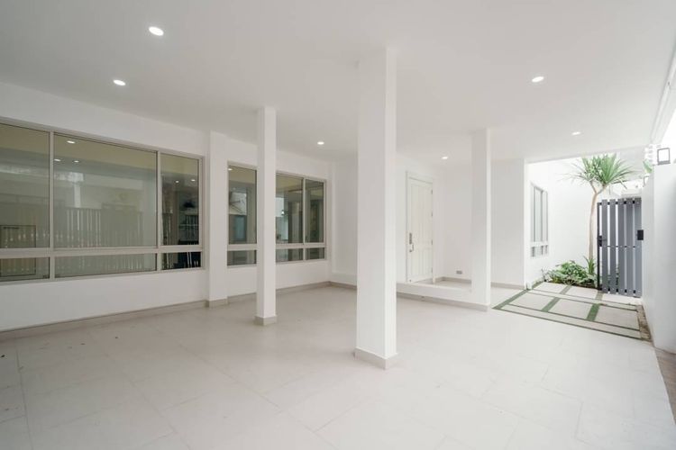 ขาย Townhome 3 ชั้น 48 ตรวา ซอยสุขุมวิท 15 ทำเลดี เพียง 1 นาทีถึง NIST , ภาพที่ 4