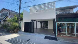 POR3936 ขายทาวน์เฮ้าส์ รามอินทรา 67 รีโนเวทใหม่ ขนาด 21 ตรว. ย่านสุขาภิบาล 5 ใกล้รถไฟฟ้าสายสีชมพู สถานีรามอินทรา กม.6 แขวงท่าแร้ง เขตบางเขน