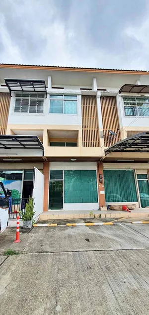 A6MG0933 ให้เช่าอาคาร สำนักงาน Office      2   ชั้นครึ่ง    มี  2  ห้องนอน  2 ห้องน้ำ ขนาดที่ดิน  16 ตรว.  เนื้อที่ใช้สอย 150 ตรม.   ให้เช่า 13,000 / เดือน 