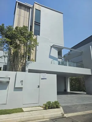 ให้เช่าบ้านเดี่ยว มีลิฟท์ ใกล้โรงเรียนนานาชาติเวลลิงตัน VIVE กรุงเทพกรีฑา (Vive2)  ย่านกรุงเทพกรีฑา ใกล้ทางด่วนศรีรัช ด่านพระราม 9 