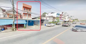 วัดศรีประวัติ  2นอน 3น้ำ ให้เช่า โชว์รูม อาคารพาณิชย์ 3 ชั้น ตลาดพระเงิน ลานจอดรถ หลังคาหน้าอาคาร 26 ตรว. 2นอน 3น้ำ ติดถนนใหญ่ตรงปก