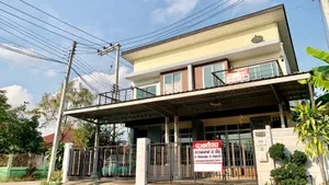 ขายด่วน ทาวน์โฮม 2 ชั้น หมู่บ้านเฟื่องฟ้า ใกล้เครือสหพัฒน์ ลำพูน ราคาถูก เจ้าของขายเอง