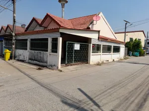 ทาวน์เฮ้าส์ชั้นเดียว 24 ตร.วา   ต.บ้านแก้ง อ.เฉลิมพระเกียรติ  จ.สระบุรี  900,000 บาท !!!