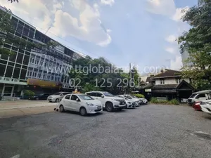 ที่ดินพร้อมสิ่งปลูกสร้าง สีลม 22 3-3-76  ไร่