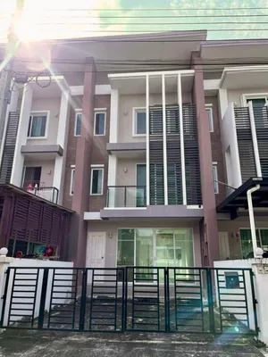 ขายทาวน์โฮม 3 ชั้นทาวน์ อเวนิว ซิกซ์ตี้ วิภาวดี 60 โดยแสนสิริ โซนหลังClubhouse สงบไม่มีบ้านตรงข้าม  