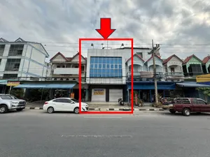 อาคารพาณิชย์ทำเลดี 2คูหาตีทะลุกัน ต.หนองฉาง อุทัยธานี