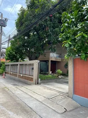ขายบ้านเดี่ยว 2 ชั้น หลังมุม 74 ตรว. หมู่บ้านสวนเจริญใจ ซอยเอกมัย 12 ใกล้ดองกิมอลล์ ทองหล่อ