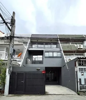 PDD02 ขาย ทาวน์โฮม 3 ชั้น 23 ตร.ว. โซนถนนสุขุมวิท 63 ซอยเอกมัย 22 สุขุมวิท71 ใกล้BTSเอกมัย ปรีดีย์43