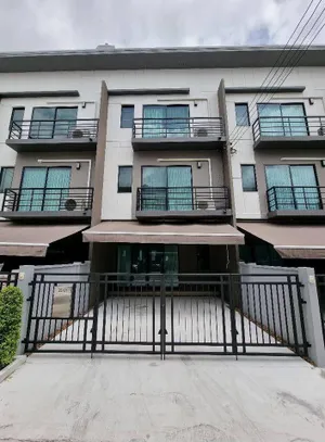 ให้เช่าบ้านกลางเมือง รามอินทรา*- ทาวน์โฮม 3 ชั้น เหมาะกับครอบครัวหรือกลุ่มเพื่อน ใกล้แหล่งอำนวยความสะดวกครบครัน เลี้ยงสัตว์ได้