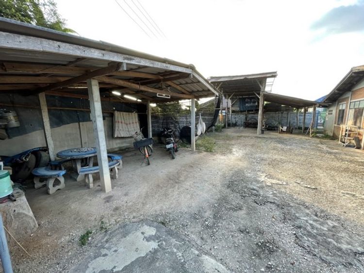 ขาย ที่ดินพร้อมสิ่งปลูกสร้าง บ้านพักอาศัยตึกชั้นเดียว ต.ห้างฉัตร , ภาพที่ 4
