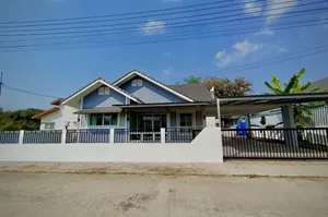 ขายบ้านเดี่ยวบ้านใหม่ ชั้นเดียว หมู่บ้านเพชรลดา  บ้านใหม่ตกแต่งสวยพร้อมอยู่ พื้นที่  77.4 ตรว.  🛌  3 นอน 🚿2 น้ำ