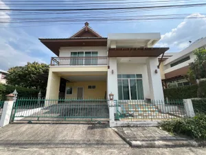 ASS1877 ให้เช่าบ้านเดี่ยวสองชั้น  3 ห้องนอน 3 ห้องน้ำ 1 ห้องรับแขก 1 ห้องครัว   ให้เช่าราคา  30,000 บาทต่อเดือน  ขนาดที่ดิน   60    ตรว.  
