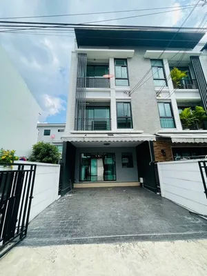 ขายทาวน์โฮม 3 ชั้น บ้านกลางเมือง พระราม 9 ซอยรามคำแหง 39 หลังมุม ขนาด 19.1 ตรว ใกล้สถานที่สำคัญมากมาย