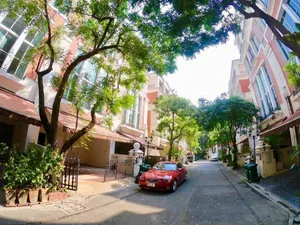 Townhouse: Bann Klang Krung Thonglor on Sukhumvit 55 road