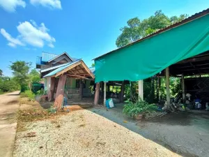 ขาย บ้านพักอาศัยครึ่งตึกครึ่งไม้ 2 ชั้น ต.ป่ากุมเกาะ อ.สวรรคโลก จ.สุโขทัย  PAP8-0325