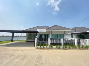 ASS1872 ให้เช่าบ้านเดี่ยวชั้นเดียว  3 ห้องนอน 2 ห้องน้ำ 1 ห้องรับแขก 1 ห้องครัว   ให้เช่าราคา  11,000 บาทต่อเดือน  ขนาดที่ดิน   65    ตรว.  