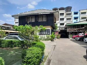 ขายที่ดิน 1 ไร่ พร้อมบ้าน ถนน บรรทัดทอง (ซอยพญานาค) สนใจโทร 084 663 3351