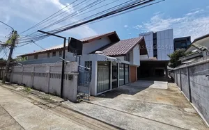 AH484 ให้เช่าบ้านเดี่ยว พื้นที่ 160 ตร.ว. ย่านลาดพร้าว ใกล้รถไฟฟ้าBTS เก็บสต๊อคสินค้า จดบริษัทได้