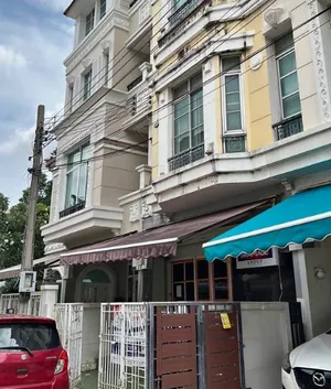ให้เช่าทาวน์โฮม4ชั้น  บ้านกลางเมืองปารีส รัชวิภา  ใกล้ เมเจอร์รัชโยธิน  มี4 นอน 5 น้ำ