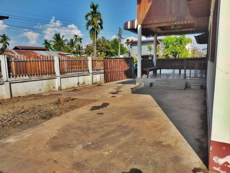 ขาย บ้านพักอาศัยครึ่งตึกครึ่งไม้ 2 ชั้น ต.บก อ.โนนคูณ จ.ศรีสะเกษ , ภาพที่ 4