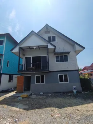 บ้าน 3 ชั้น ให้เช่า ลาดกระบัง ถนนคุ้มเกล้า หมู่บ้านบึงบัว 3 ห้องนอน 3 ห้องน้ำ จอดรถได้ 4-6 คัน