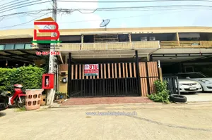 ทาวน์โฮม หมู่บ้านเออร์บาโน่ รามคำแหง เนื้อที่ 22 ตร.ว ถนนรามคำแหง เขตสะพานสูง