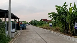 ขายที่ดินแปลงจัดสรร เหมาะสร้างบ้าน ถูก ครบ เข้าสายไหม 6 เป็นแปลงจัดสรรขนาดใหญ่สายไหมซอย 6 สวย แปลงนี้ 50 วาหลายแปลงติดกัน ถนนดี น้ำไฟครบราคาดี เพียง 25000 ต่อวา