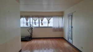 ขายป๊อปปูล่าคอนโดอาคาร C7 ชั้น 5 ห้องมุม ขนาด 41 ตรม. มีระเบียง ห้องนอนเเยก