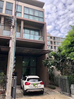  บ้านกลางเมืองรัชโยธิน Luxury Townhome สไตล์โมเดิร์น ทรอปิคอล 3 ชั้นครึ่ง 3 ห้องนอน 4 ห้องน้ำ 