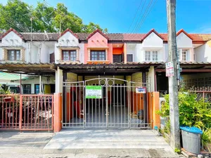 ขายทาวน์เฮาส์ 2 ชั้น หมู่บ้าน เลิศอุบล พหลโยธิน 52 ใกล้รถไฟฟ้าสายสีเขียว เนื้อที่ 17.9 ตร.ว. ขายเพียง 1.9ล้านบาท