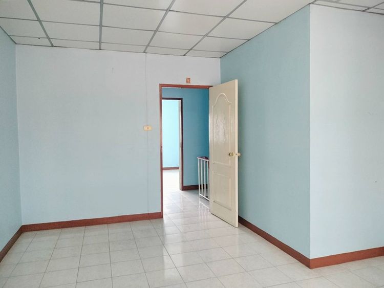 ขายถูกทาวน์เฮ้าส์ 2 ชั้น 18 ตรว. เลียบวารี 19 เข้าไป 70 เมตร หนองจอก มี, ภาพที่ 4