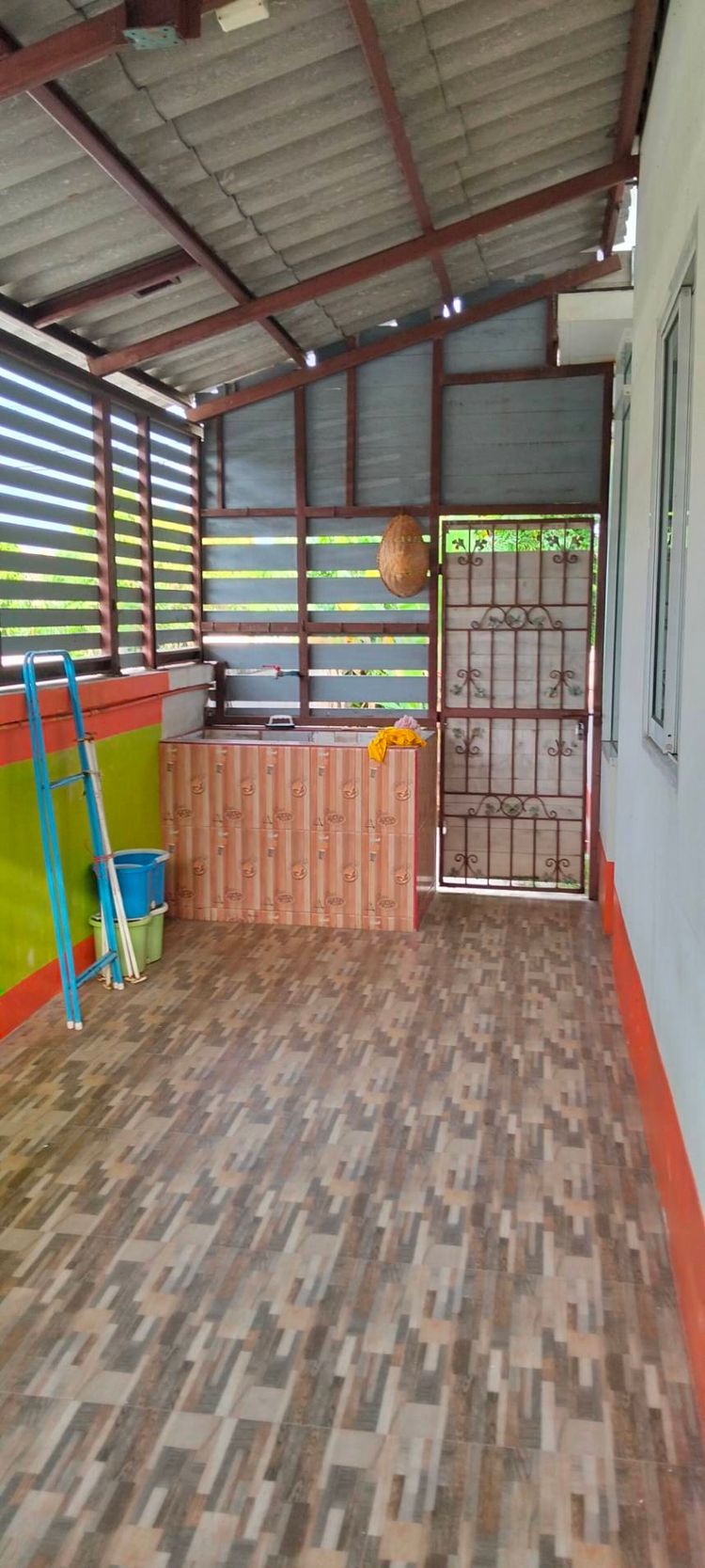 บ้านเดี่ยวชั้นเดียวเช่า แปลงมุม ติดถนนเมนของหมู่บ้าน พื้นที่กว้างมาก!, ภาพที่ 4
