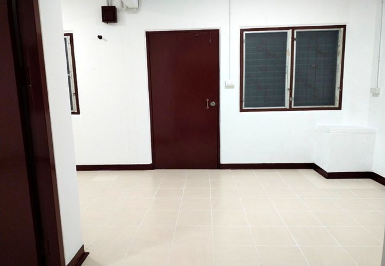 ขายห้องชุด บ้านเอื้ออาทร ลาดหลุมแก้ว เนื้อที่ 32 ตร.ม. ห้องสวย ทำเลดี, ภาพที่ 4