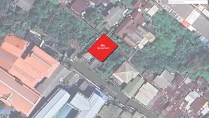 ขายด่วน! ที่ดินพร้อมบ้านไม้ 66 ตร.ว. ซอยจรัญ 72 ใกล้ MRT บางพลัด เพียง 1.4 ล้านบาท!