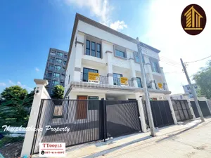 ทาวน์โฮม 3 ชั้น สไตล์โมเดิร์น บ้านมือหนึ่ง ซอยลาซาล 32 บางนา 