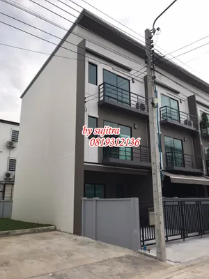 ให้เช่า ทาวน์โฮม 3 ชั้น 18.5 ตรว.หลังมุม ใหม่ อยู่ กลางเมือง รามอินทรา