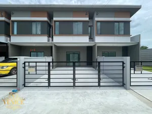 ให้เช่า Townhome  2 ชั้น บ้านใหม่สวย ทำเลดีเส้นเพชรเกษม81