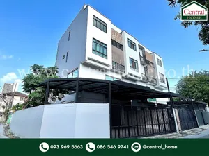 ทาวน์โฮม 3.5 ชั้น หลังมุม ซอยลาดพร้าว 25 รีโนเวทใหม่ทั้งหลัง