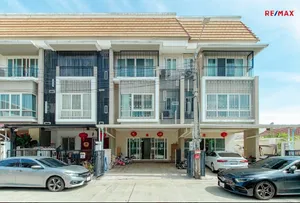 ขายทาวน์โฮม 3 ชั้น ม.เออร์เบิน สาทร ติดถนนใหญ่ ต้นราชพฤกษ์ ใกล้ BTS,MRT บางหว้า
