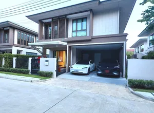 บ้านเดี่ยว บุราสิริ กรุงเทพกรีฑา พร้อมเฟอร์ 4 ห้องนอน 200 ตรม. ใกล้โรงเรียนนานาชาติ Brighton และ wellington