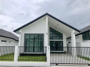 Ph0372 ขายบ้านสร้างใหม่ ป่าไผ่ อ.สันทราย ใกล้ม.แม่โจ้ 4 กม. ราคาประเมินกู้ได้เกิน 3 นอน 2 น้ำ 62 ตรว. ขาย 1.99 ลบ. 