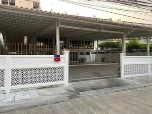 RH1174ให้เช่าและขายบ้าน 105 ตารางวา ลาดพร้าว 29 ใกล้สถานีรถไฟฟ้าสถานีลาดพร้าว
