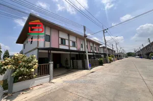 ทาวน์เฮาส์ หมู่บ้าน ภัทรไพรเวท 2 เฟส 3 เนื้อที่ 26.2 ตรว. ใกล้วัดสะแก ถนน ปทุมธานี-สามโคก-เสนา ต.สามโคก อ.สามโคก จ.ปทุมธานี