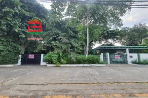 ที่ดินพร้อมบ้านเดี่ยว 2 หลัง หมู่บ้าน ชื่นกมลนิเวศน์ 5 ซอยรามอินทรา 60 เนื้อที่ 247 ตรว. ใกล้รพ.สินแพทย์ รามอินทรา ถนนรามอินทรา แขวงรามอินทรา เขตคันนายาว 